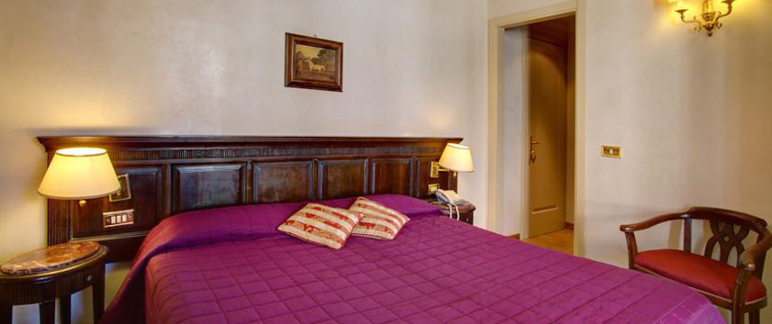 L`Hotel Cinquantatre - Double Bedroom L`Hotel Cinquantatre - Double Bedroom